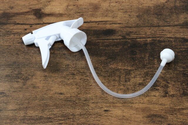 ダイソー逆さで使えるスプレーヘッド110円