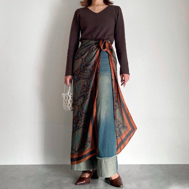 cocaフロントスリットニットとデニム＆スカーフコーデ