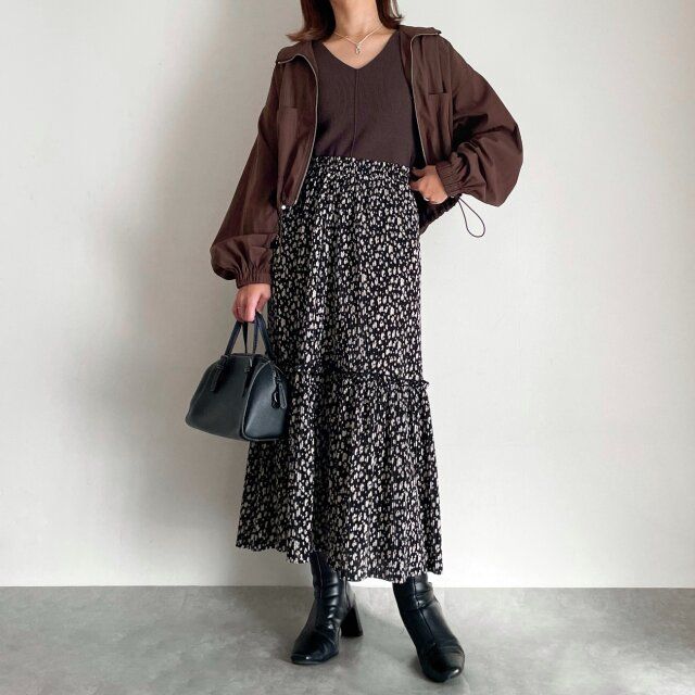 cocaフロントスリットニットと豹柄スカートコーデ