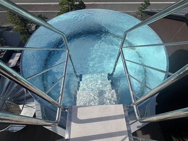 表面張力ギリギリの水風呂へ、行ってらっしゃい！