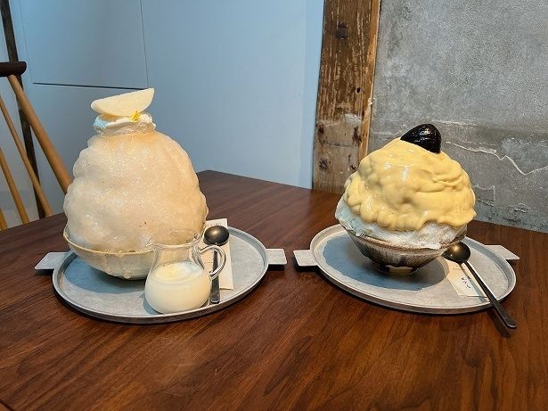 この日は梨のかき氷(左)と栗のかき氷(右)などを提供