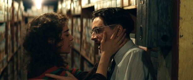 マーティの恋人役にオデッサ・アザイオン [c]2025 ITTF Rights LLC. All Rights Reserved.