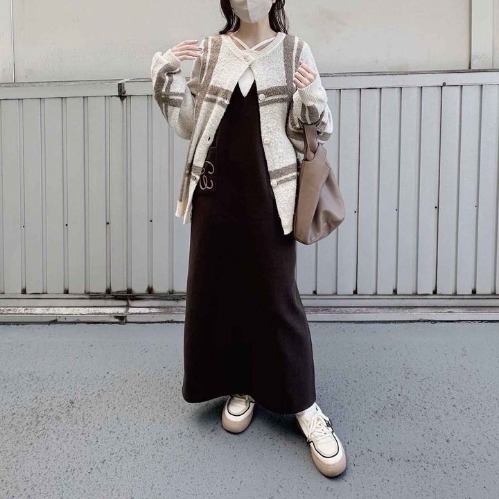 画像: 淡色カーディガン ✕ ゆるシルエットでやわらかカジュアル