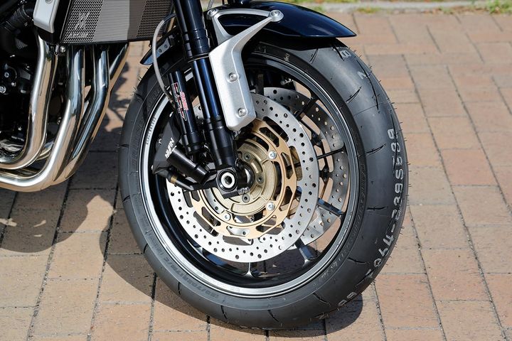 ADVANTAGE：リニアな操作性で正解を制した日本が誇るレーシングディスク【ライディングの質を高める逸品｜ブレーキディスク】