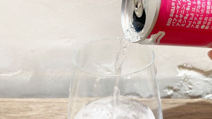 今度のフレーバーは白桃？！爽やかさが弾ける「レッドブル・サマーエディション」を飲んでみた