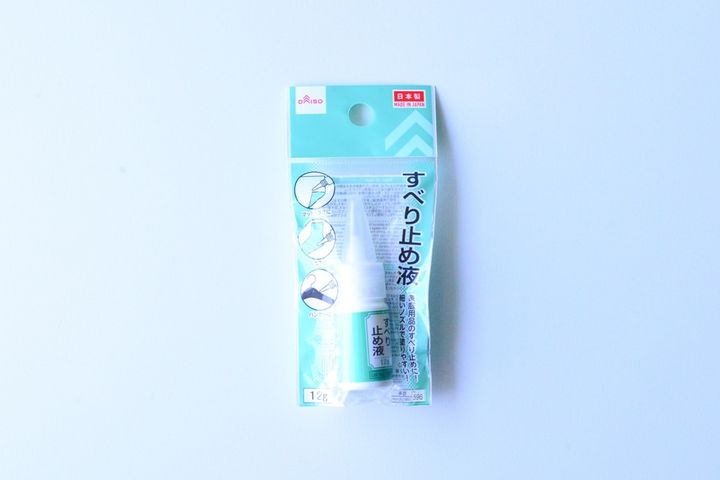 100均の滑り止めシールは用途がいっぱい！ハンガー用や靴下用も紹介