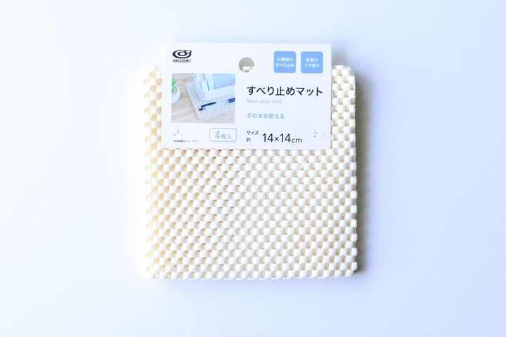 100均の滑り止めシールは用途がいっぱい！ハンガー用や靴下用も紹介