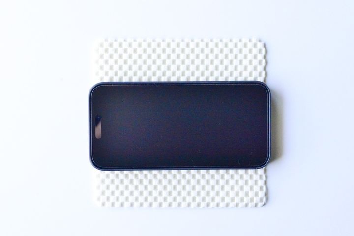 100均の滑り止めシールは用途がいっぱい！ハンガー用や靴下用も紹介