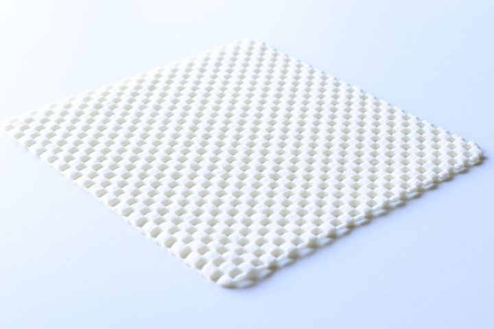 100均の滑り止めシールは用途がいっぱい！ハンガー用や靴下用も紹介