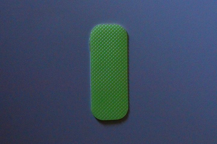 100均の滑り止めシールは用途がいっぱい！ハンガー用や靴下用も紹介