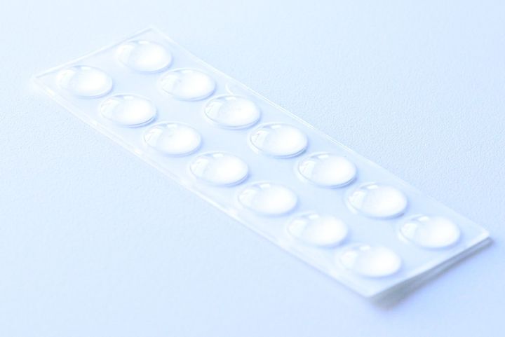 100均の滑り止めシールは用途がいっぱい！ハンガー用や靴下用も紹介