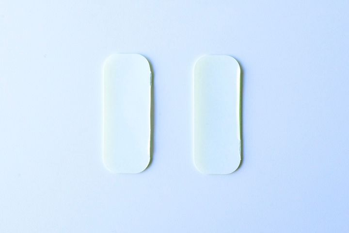 100均の滑り止めシールは用途がいっぱい！ハンガー用や靴下用も紹介