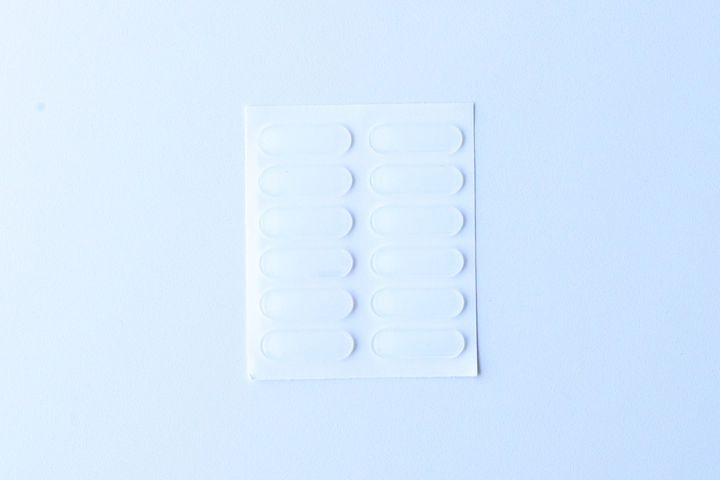 100均の滑り止めシールは用途がいっぱい！ハンガー用や靴下用も紹介