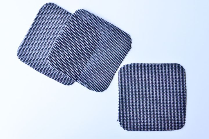 100均の滑り止めシールは用途がいっぱい！ハンガー用や靴下用も紹介