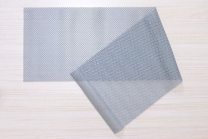 100均の滑り止めシールは用途がいっぱい！ハンガー用や靴下用も紹介