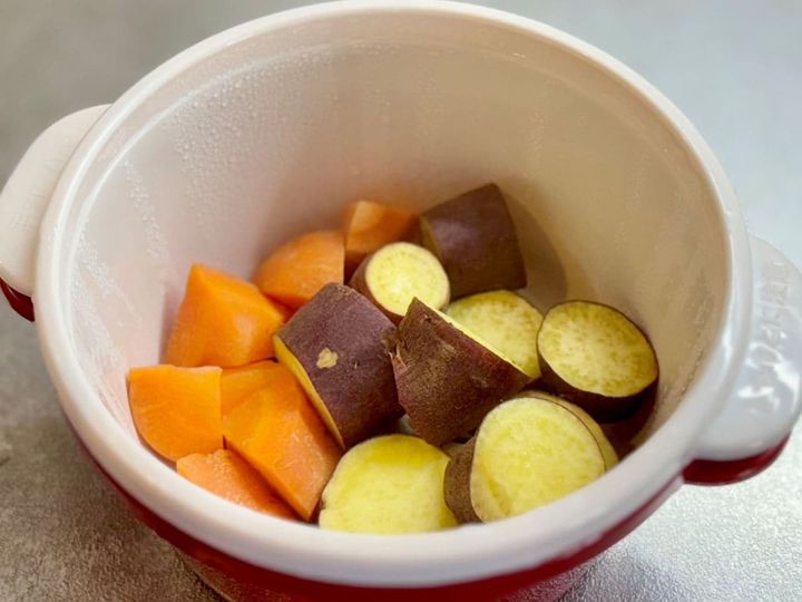 100均の蒸し器が超使える！さつまいもを蒸してみたら…えっ、こんなに美味しいの！？