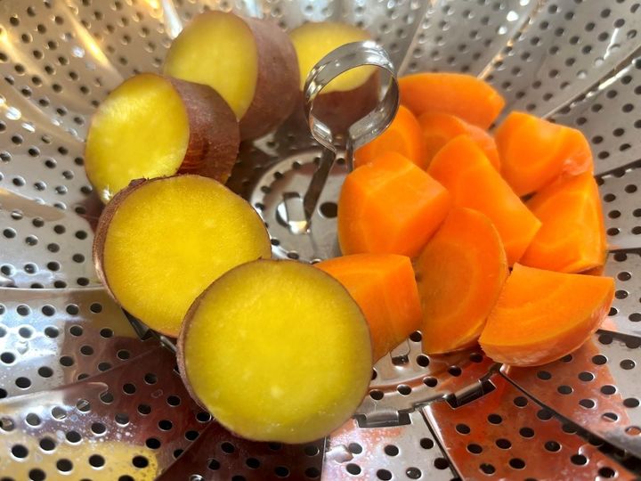 100均の蒸し器が超使える！さつまいもを蒸してみたら…えっ、こんなに美味しいの！？