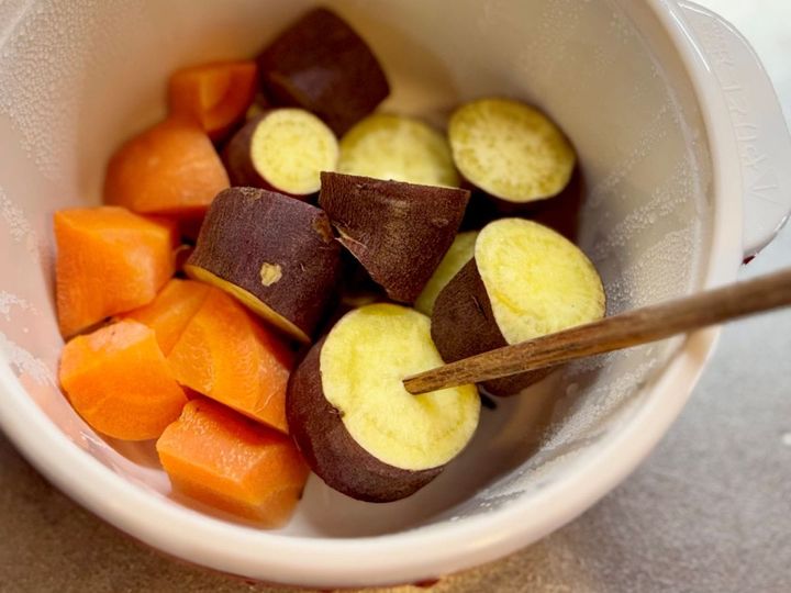 100均の蒸し器が超使える！さつまいもを蒸してみたら…えっ、こんなに美味しいの！？