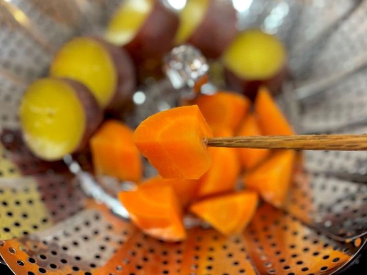 100均の蒸し器が超使える！さつまいもを蒸してみたら…えっ、こんなに美味しいの！？