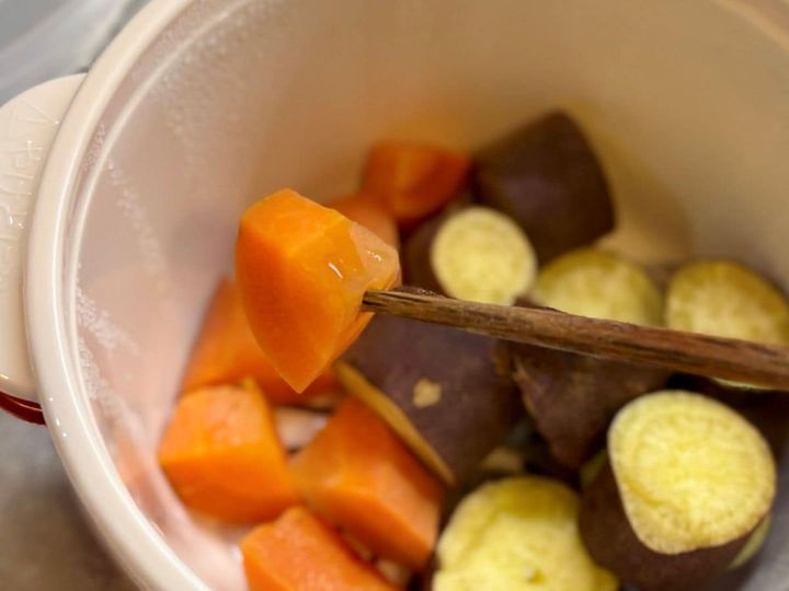 100均の蒸し器が超使える！さつまいもを蒸してみたら…えっ、こんなに美味しいの！？