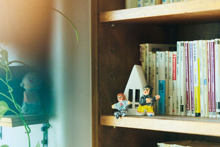 娘たちの作品を組み合わせ本棚の余白にポイントを