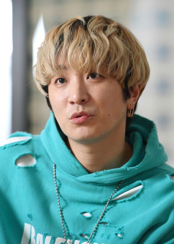 ロックバンド・SEKAI NO OWARIのボーカルFukaseさん（40）のソロ曲「Bullying Lovers」 が公式ユーチューブチャンネルで10日に公開されました。