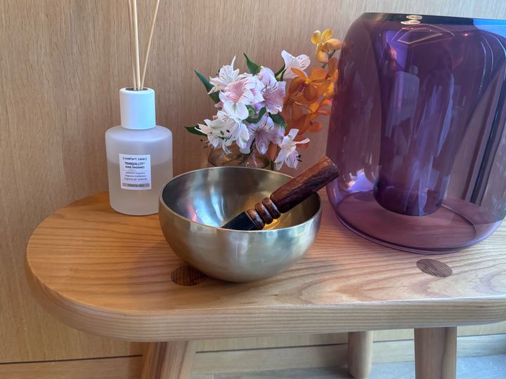 美しい音色を奏でるシンギングボウル。