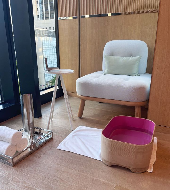 冷えた足元を温めつつ、癒やしのスイッチをいれてくれる足湯。