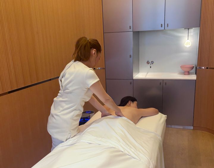 的確な刺激で揉みほぐす、セラピストさんの丁寧な仕事に感動！