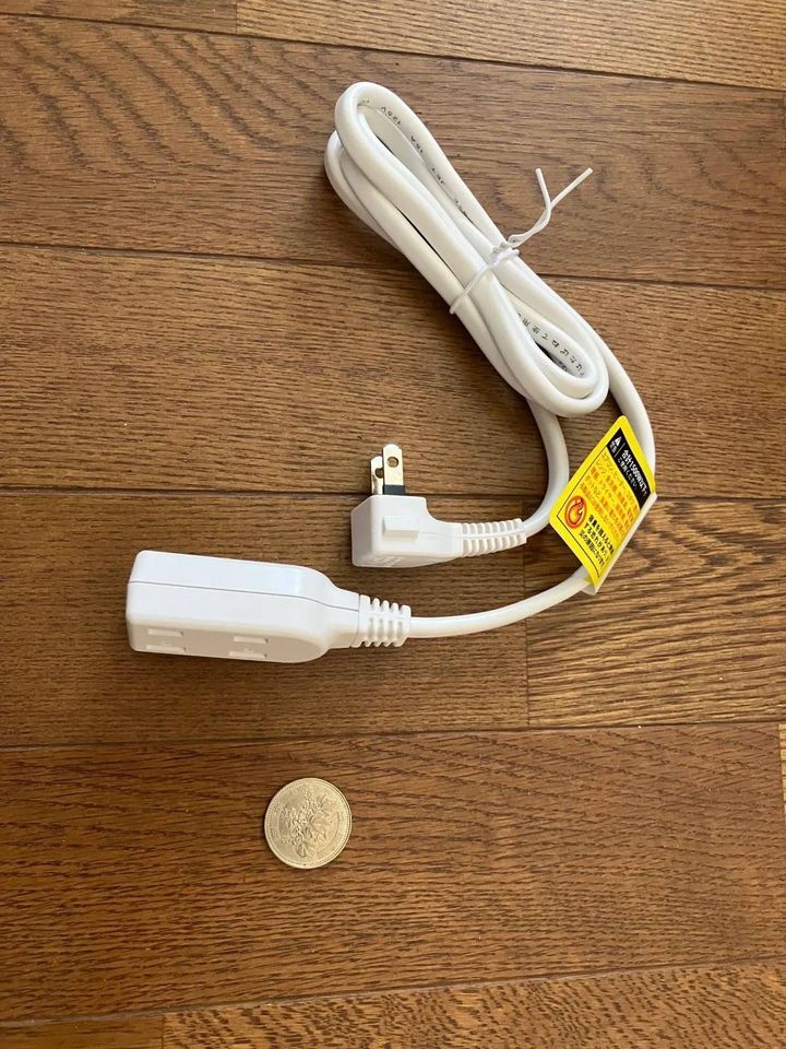 DAISO(ダイソー)：3個口タップ付延長コード L型プラグ 1.2m