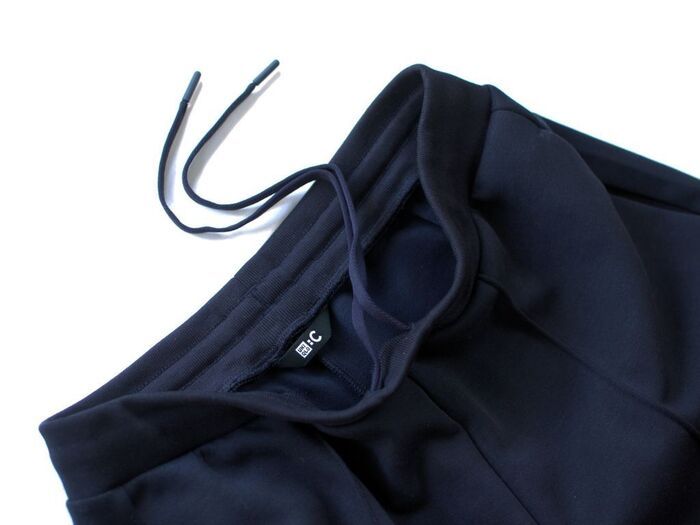 【ユニクロ：シー】カジュアルすぎないキレイめスウェットパンツが40代に大好評♡オフィスでも履けちゃいます！