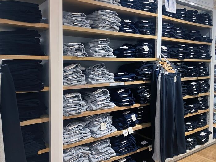 【ユニクロ：シー】カジュアルすぎないキレイめスウェットパンツが40代に大好評♡オフィスでも履けちゃいます！