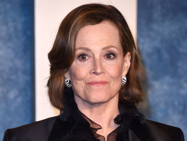 『アバター』シガニー・ウィーバー、キャメロン監督の“反AI”技術を称賛 （C）AFLO width=