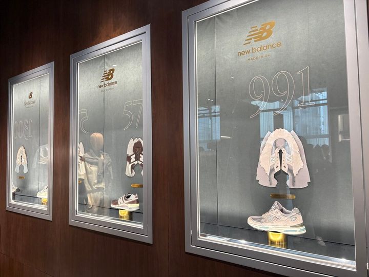 ニューバランス原宿 4階