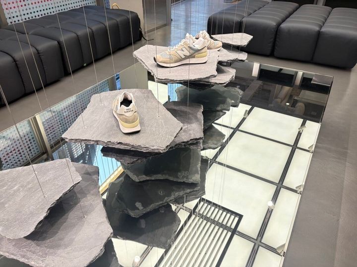 ニューバランス原宿 1階