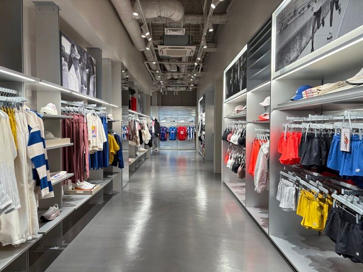 ニューバランス原宿 2階