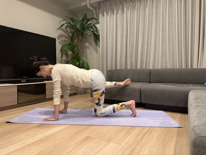 吸いながら元に戻す。左右10回ずつ行いましょう。