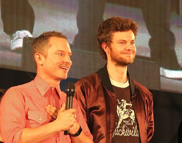 『ロード・オブ・ザ・リング』シリーズで、主人公フロド・バギンズ役を演じたイライジャ・ウッドさんと、アニメ映画『スパイダーマン:アクロス・ザ・スパイダーバース』などで声優としても活躍するジャック・クエイドさん