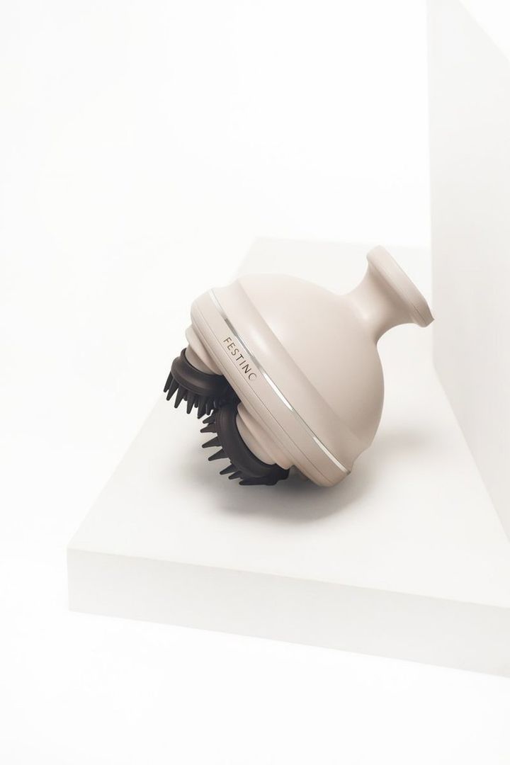 冬のボーナスの買い物におすすめ！ 価格別・arエディター購入品11選 FESTINO 充電式 EMSヘッドスパ プレミア Price : ¥19,800