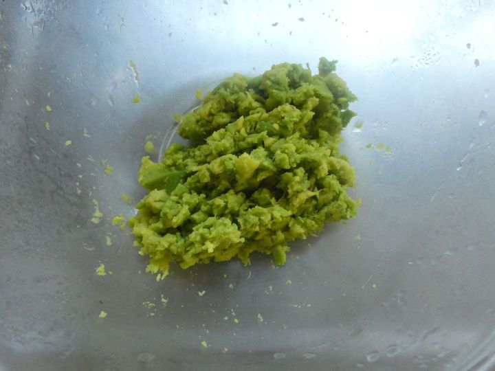 5分で完成！「アボカドとカニカマのカナッペ」