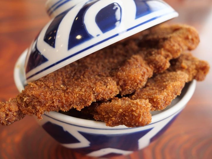 All About ニュース編集部が全国250人を対象に実施した「ご当地グルメに関するアンケート」の調査結果から、旅先で食べたい「福井県のご当地グルメ」ランキングを発表！ 2位「ソースカツ丼」を抑えた1位は？