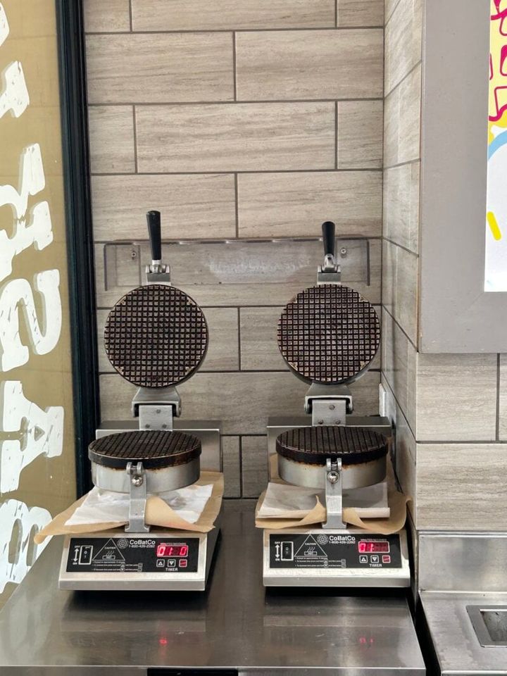 店内にワッフルメーカー！