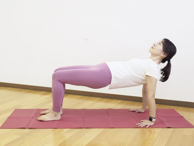 「テーブルのポーズ