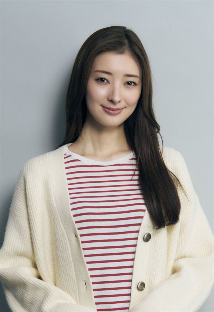 ドラマ『この愛は間違いですか～不倫の贖罪』主演の宮本茉由 （C）テレビ東京 width=