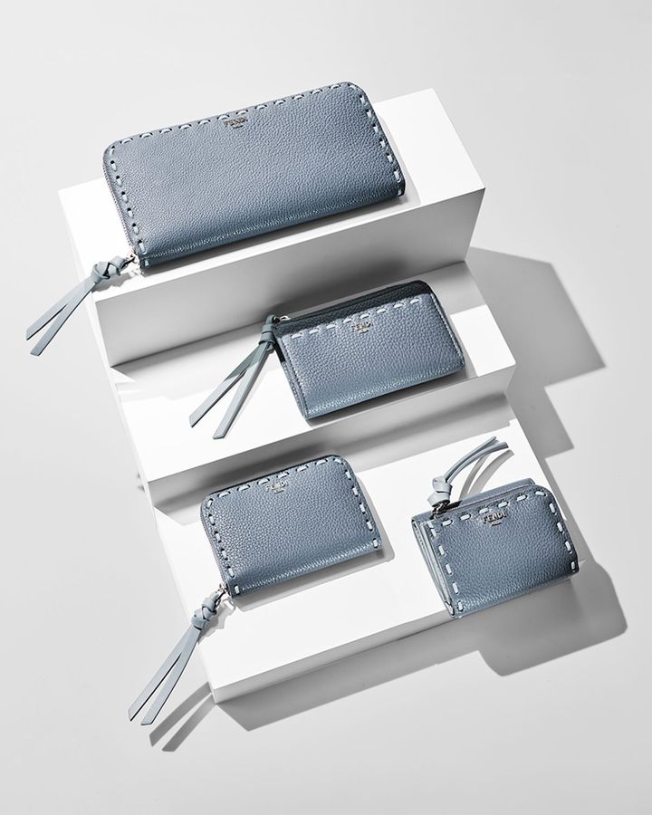 〈上から〉長財布 ￥145,200 カードケース ￥90,200 ジップアラウンド財布 ￥90,200 三つ折り財布 ￥107,800<br /> 