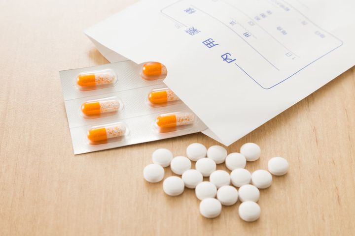 食前に飲むよう指示された薬を食後に飲んでもOK？（画像はイメージ）