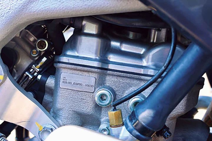 【DUCATI DESMO450】DUCATI製モトクロッサーが登場！ 超高回転型デスモドロミックエンジンを搭載