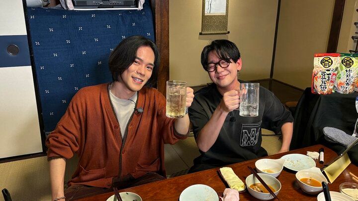 【写真・画像】小野賢章が「優しい気持ちになった」花江夏樹とキムチ鍋＆貝だし鍋の〆まで味わい尽くす 1枚目