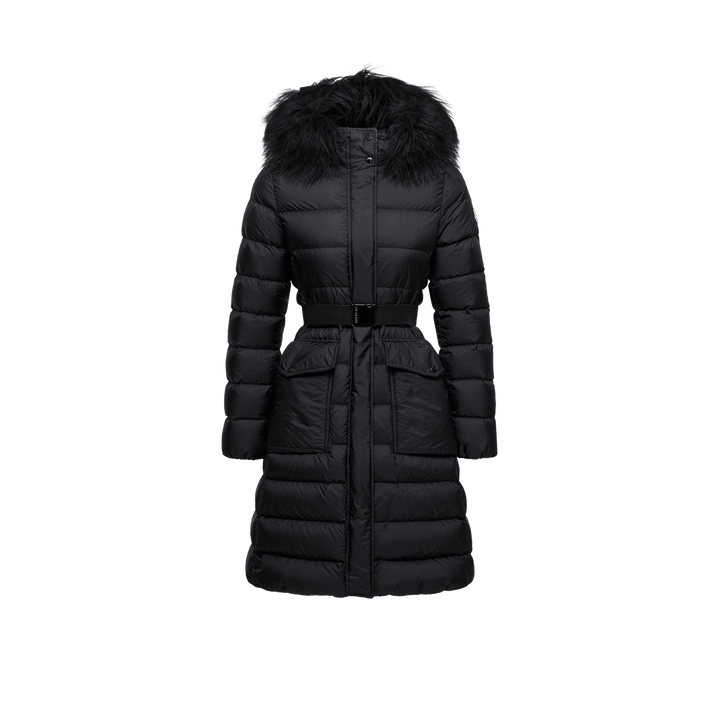 「Khloesse」 ロングダウンジャケット ¥512,600／モンクレール