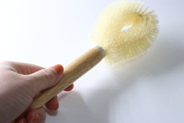 ダイソーの木柄PPたわし